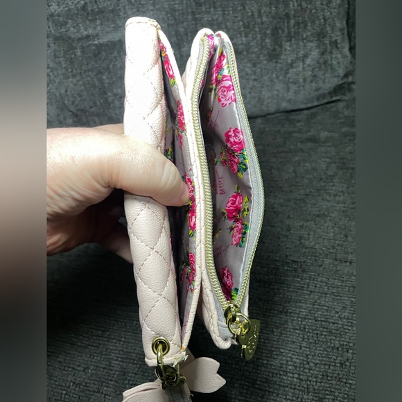 WOMEN'S BETSEY JOHNSON PINk QUILTED STITCHED ZIP BI-FOLD CLUTCH WALLET BOW - Picture 4 of 9